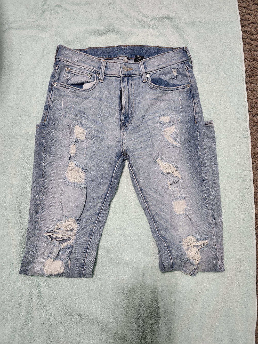 H&M Light Blue Distressed Men’s Jeans